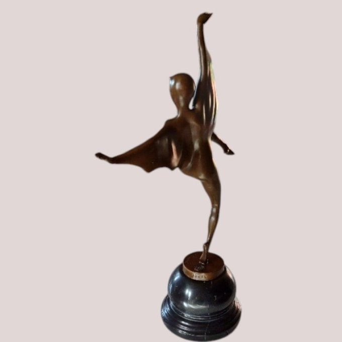 BD25. Bronze sur marbre "Batwoman "