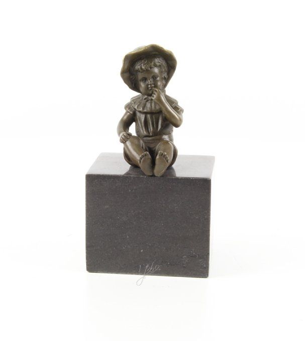 BD29. Bronze sur marbre Petite fillette au chapeau