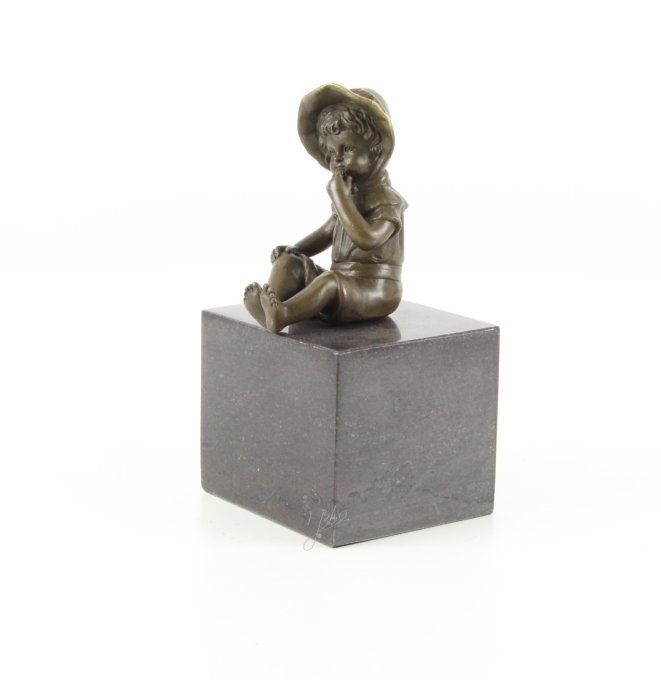 BD29. Bronze sur marbre Petite fillette au chapeau