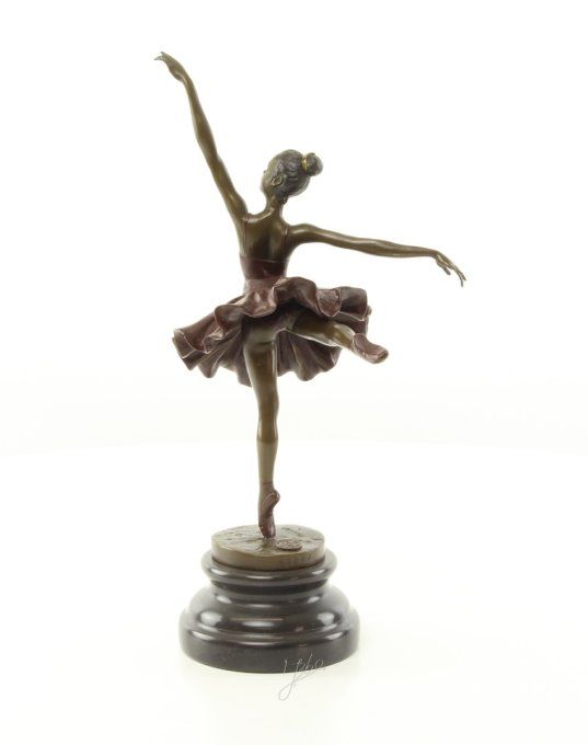BD23. Bronze sur marbre d'une ballerine