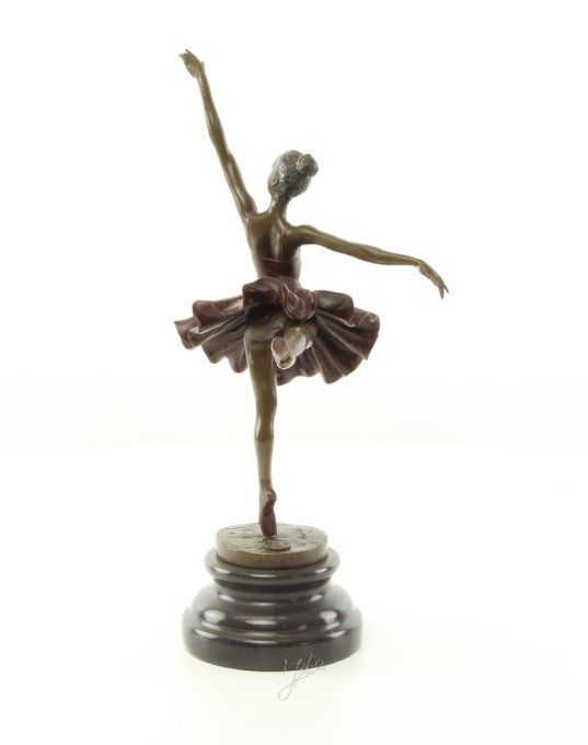 BD23. Bronze sur marbre d'une ballerine
