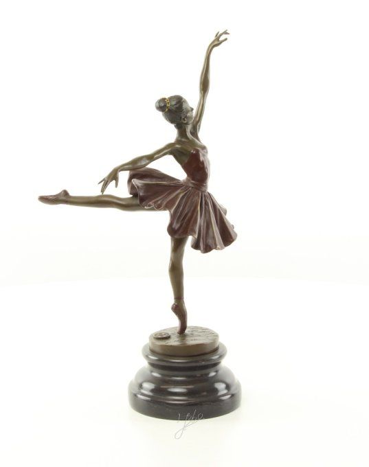 BD23. Bronze sur marbre d'une ballerine