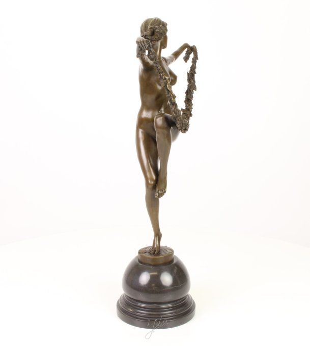 BD39. Exceptionnel bronze sur marbre d'une danseuse