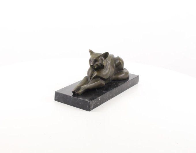 BA25. Bronze sur marbre d'un chat couché