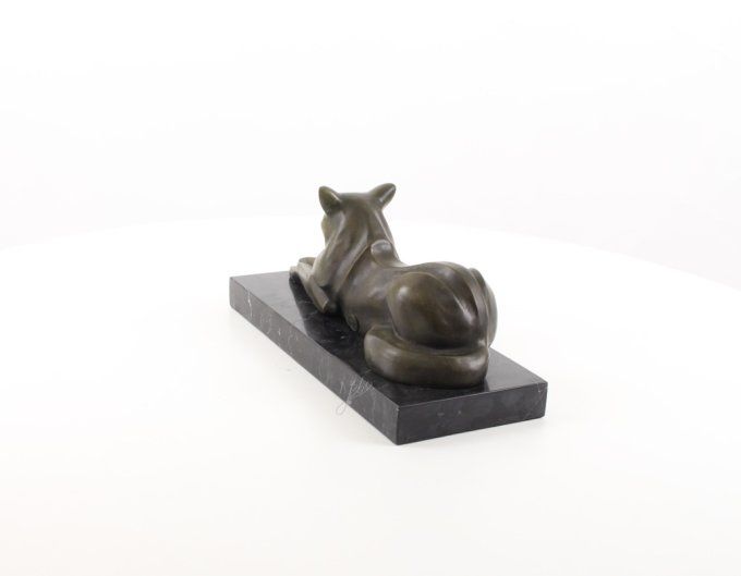 BA25. Bronze sur marbre d'un chat couché