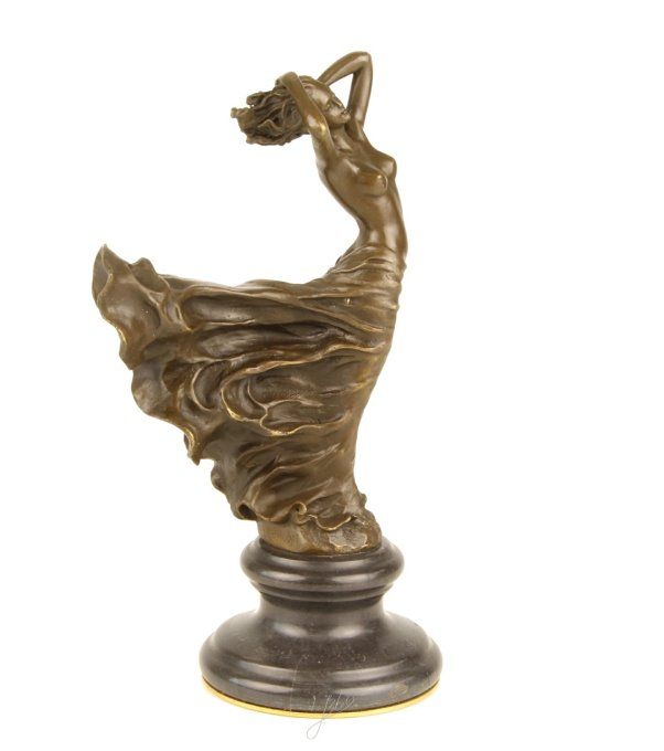 BD40. Bronze sur marbre d'une danseuse dans le vent