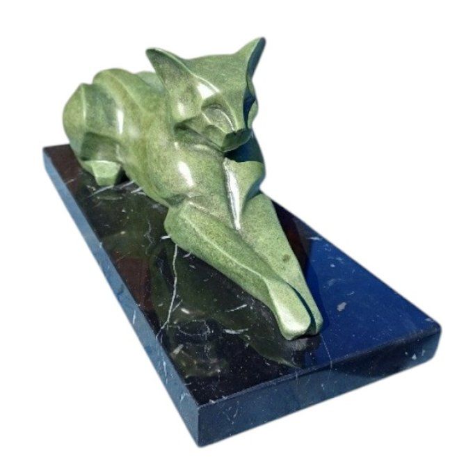 BA36. Bronze sur marbre d'un Chat avec une patine verte