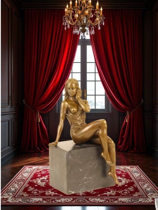 BE20.Bronze sur marbre femme assise demi-nue