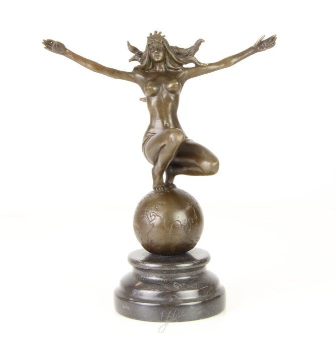 BD32. Bronze sur marbre Déesse sur le monde