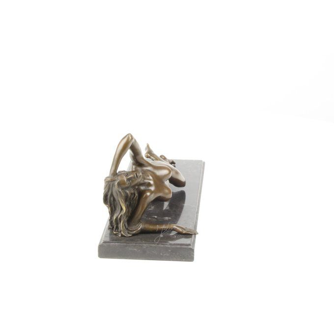 BE30.Bronze sur marbre femme nue allongée