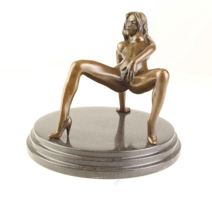 BE17.Bronze sur marbre d'une femme nue