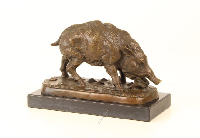 BA02: bronze sur marbre d'un sanglier
