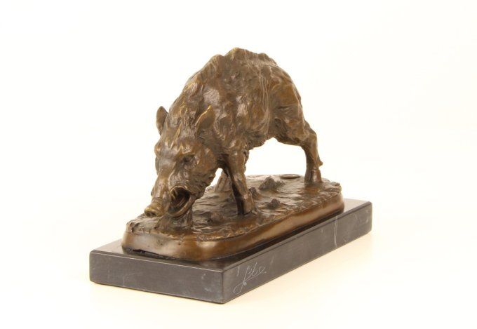 BA02: bronze sur marbre d'un sanglier