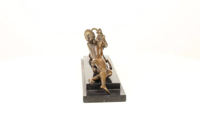 BD36.Bronze sur marbre d'un amazone et une antilope