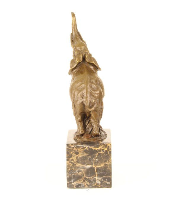 BA15. Bronze sur marbre d'un éléphant