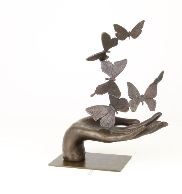 BD37.Exceptionnel bronze d'une main et des papillons