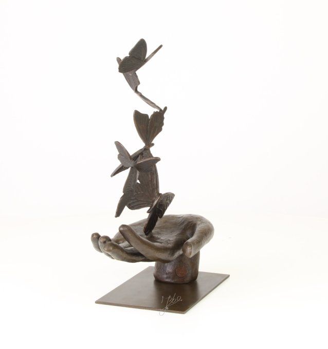 BD37.Exceptionnel bronze d'une main et des papillons