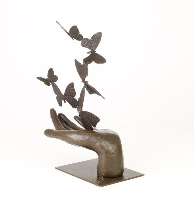 BD37.Exceptionnel bronze d'une main et des papillons