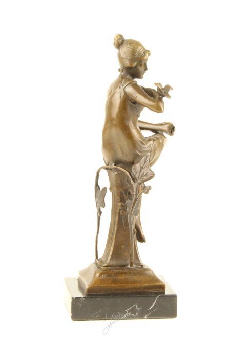 BD02.Bronze sur marbre d'une déesse avec son arc