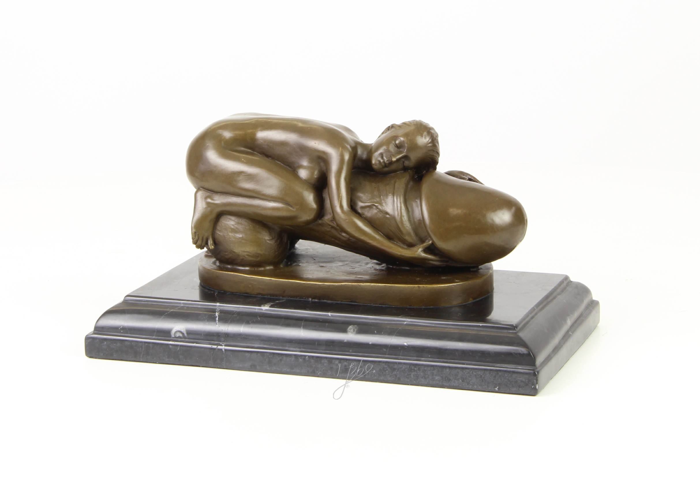 BE08.Femme endormie sur un phallus
