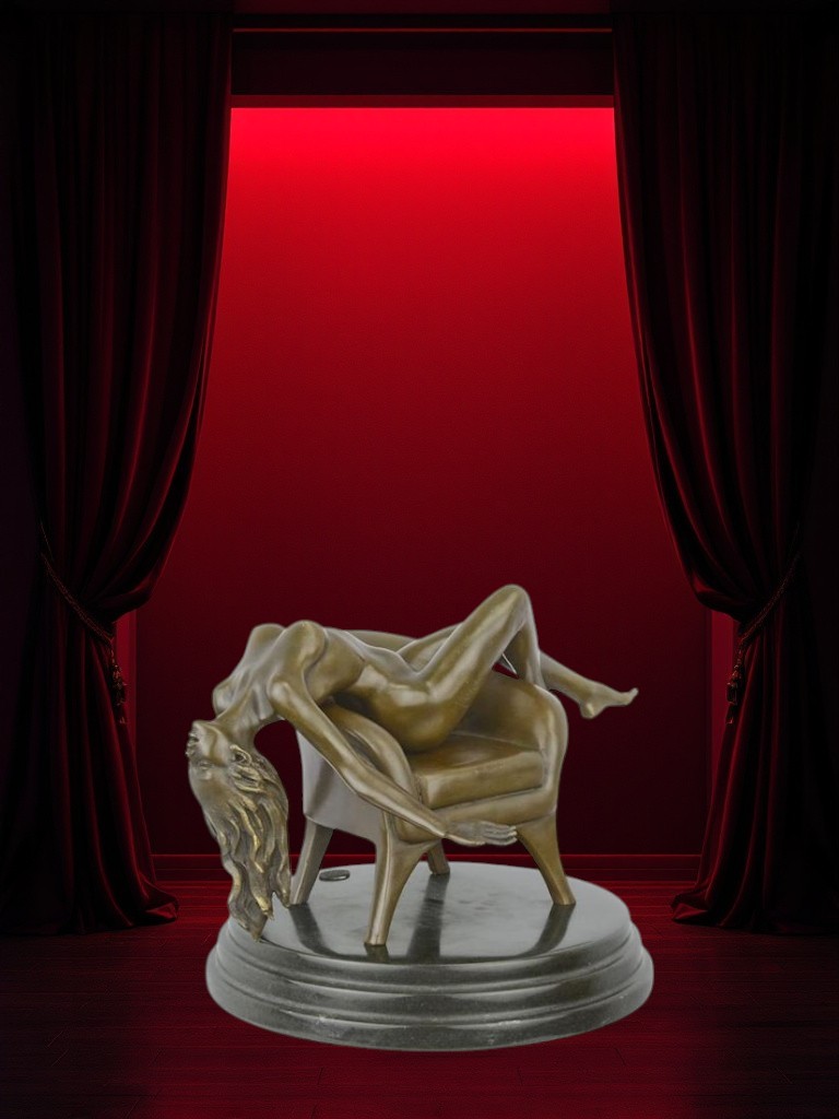BE22. Femme nue sur un fauteuil